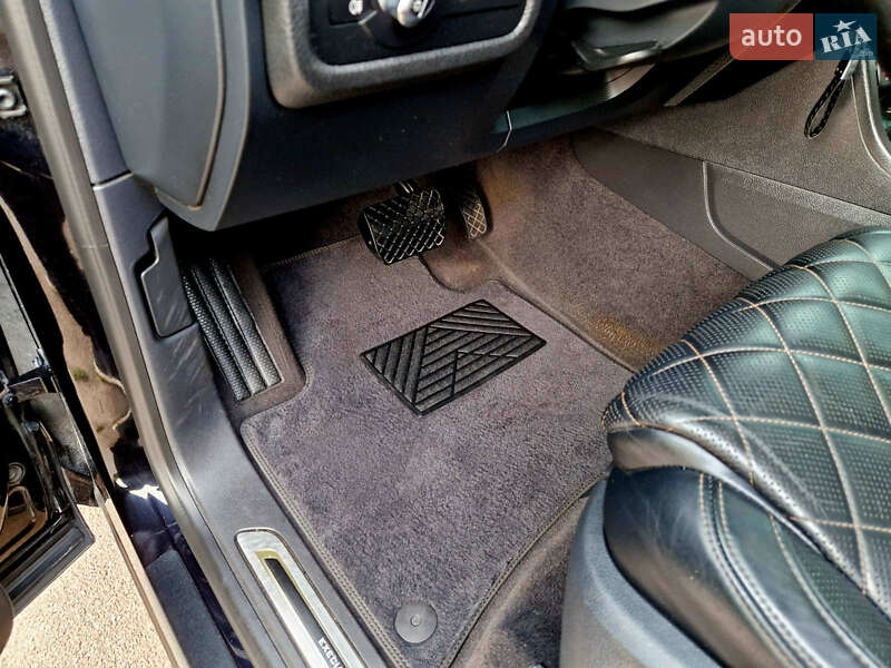 Внедорожник / Кроссовер Volkswagen Touareg 2016 в Шостке