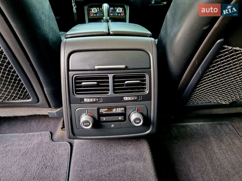 Внедорожник / Кроссовер Volkswagen Touareg 2016 в Шостке