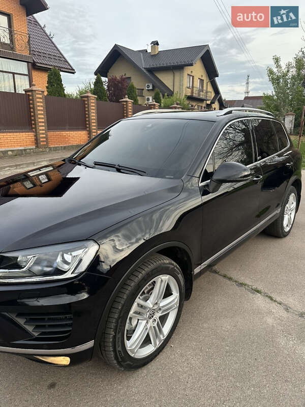 Внедорожник / Кроссовер Volkswagen Touareg 2016 в Шостке