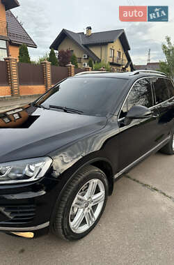 Позашляховик / Кросовер Volkswagen Touareg 2016 в 