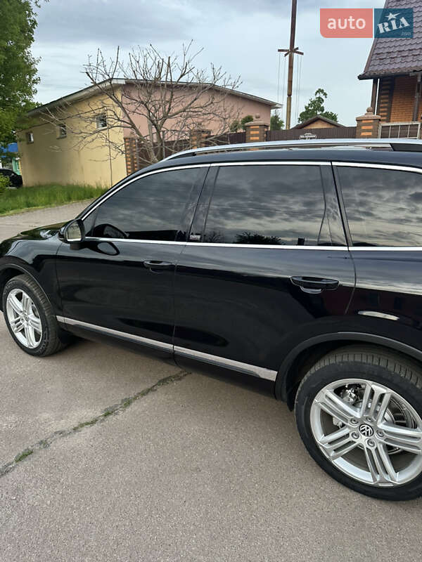 Внедорожник / Кроссовер Volkswagen Touareg 2016 в Шостке