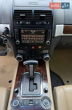 Внедорожник / Кроссовер Volkswagen Touareg 2007 в 