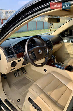Позашляховик / Кросовер Volkswagen Touareg 2004 в 