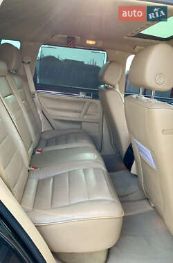 Позашляховик / Кросовер Volkswagen Touareg 2004 в 