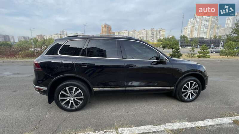 Позашляховик / Кросовер Volkswagen Touareg 2016 в 
