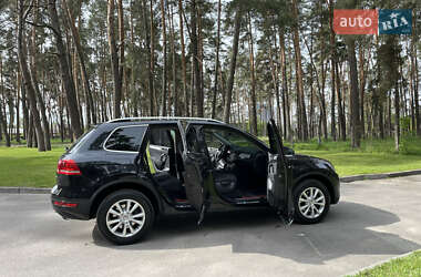 Внедорожник / Кроссовер Volkswagen Touareg 2012 в 