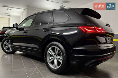 Внедорожник / Кроссовер Volkswagen Touareg 2019 в 