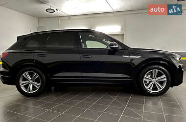 Внедорожник / Кроссовер Volkswagen Touareg 2019 в 