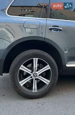 Позашляховик / Кросовер Volkswagen Touareg 2008 в 