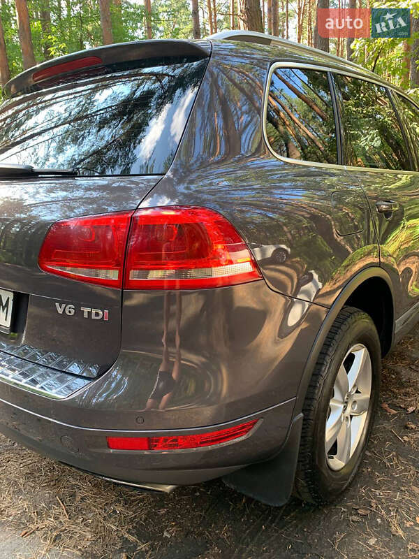 Внедорожник / Кроссовер Volkswagen Touareg 2011 в Львове