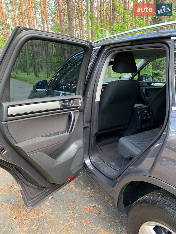 Внедорожник / Кроссовер Volkswagen Touareg 2011 в Львове