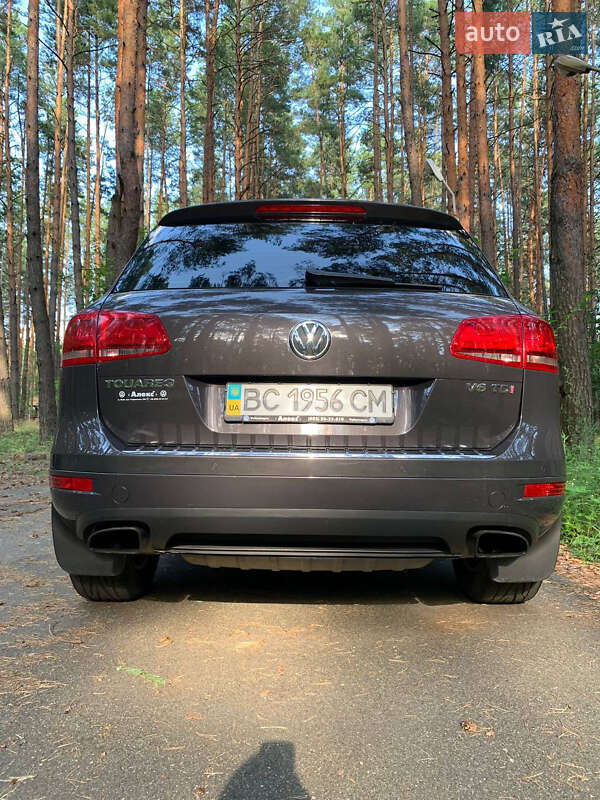 Внедорожник / Кроссовер Volkswagen Touareg 2011 в Львове