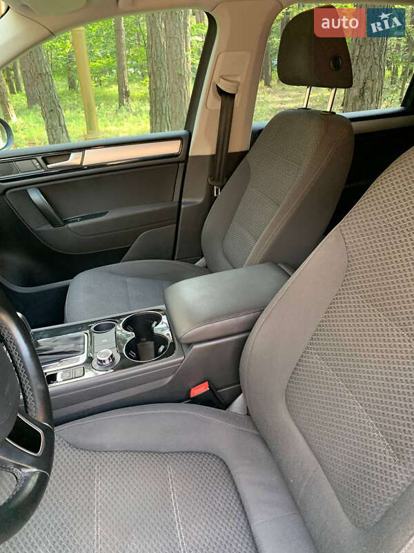 Внедорожник / Кроссовер Volkswagen Touareg 2011 в Львове