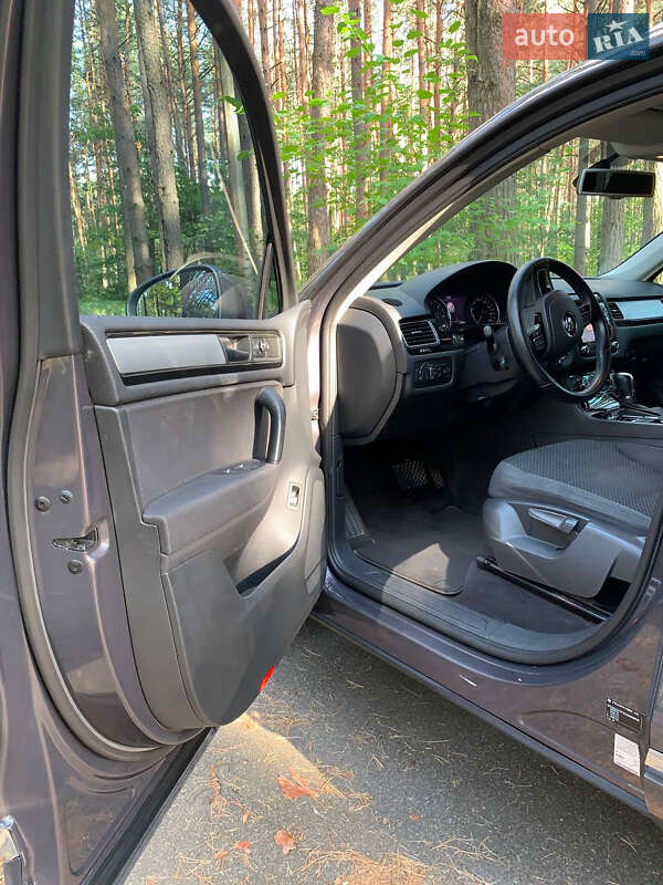 Внедорожник / Кроссовер Volkswagen Touareg 2011 в Львове