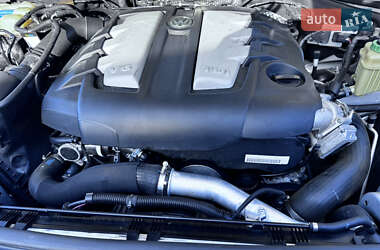 Внедорожник / Кроссовер Volkswagen Touareg 2011 в 