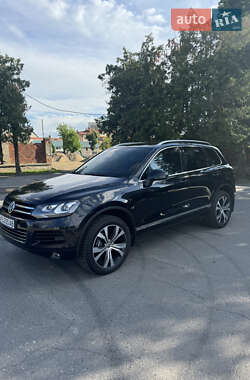Внедорожник / Кроссовер Volkswagen Touareg 2014 в Ужгороде