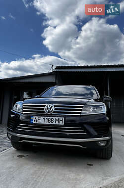 Позашляховик / Кросовер Volkswagen Touareg 2016 в 