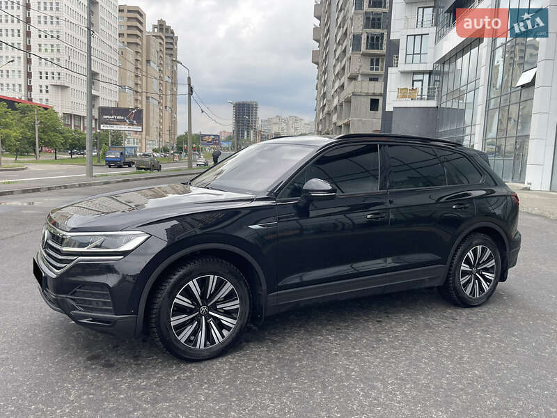 Позашляховик / Кросовер Volkswagen Touareg 2021 в Харкові