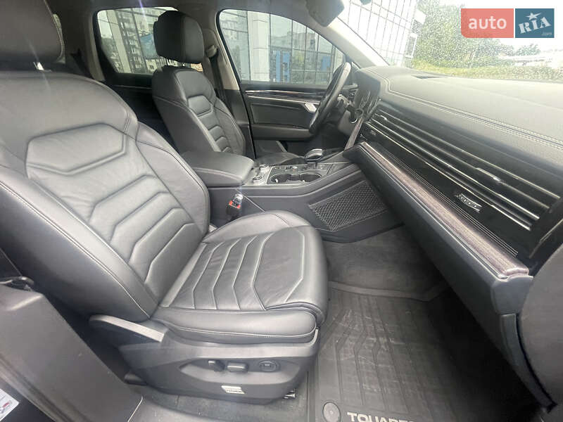 Позашляховик / Кросовер Volkswagen Touareg 2021 в Харкові