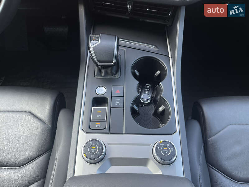 Позашляховик / Кросовер Volkswagen Touareg 2021 в Харкові