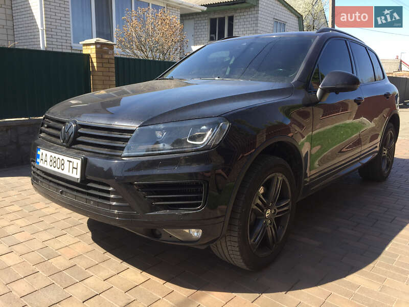 Позашляховик / Кросовер Volkswagen Touareg 2016 в Києві