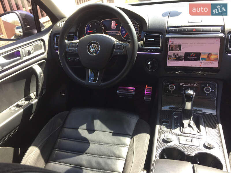 Позашляховик / Кросовер Volkswagen Touareg 2016 в Києві