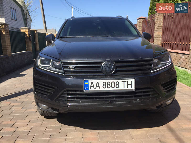 Позашляховик / Кросовер Volkswagen Touareg 2016 в Києві