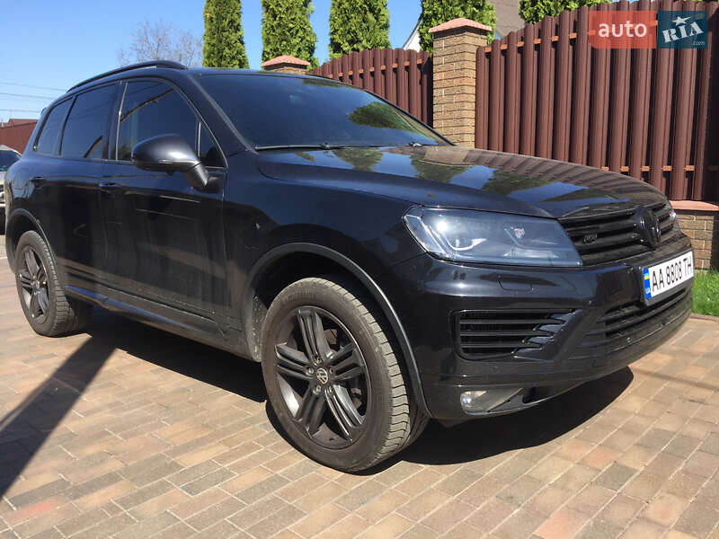 Позашляховик / Кросовер Volkswagen Touareg 2016 в Києві