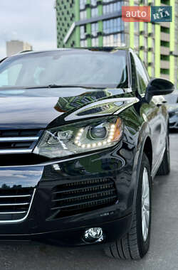 Внедорожник / Кроссовер Volkswagen Touareg 2014 в 