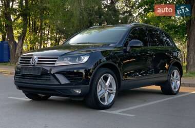 Позашляховик / Кросовер Volkswagen Touareg 2015 в Києві