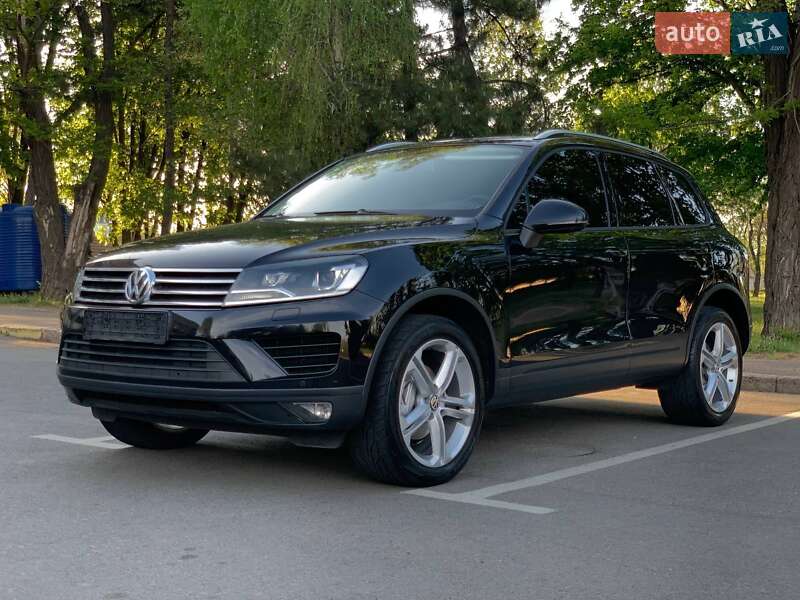 Внедорожник / Кроссовер Volkswagen Touareg 2015 в 