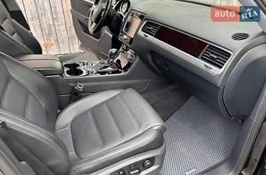 Внедорожник / Кроссовер Volkswagen Touareg 2011 в 