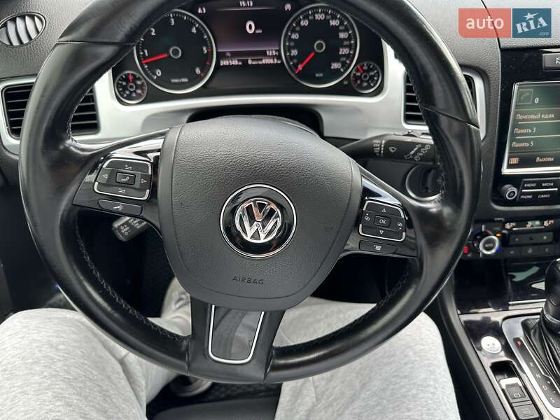 Позашляховик / Кросовер Volkswagen Touareg 2011 в Хмельницькому