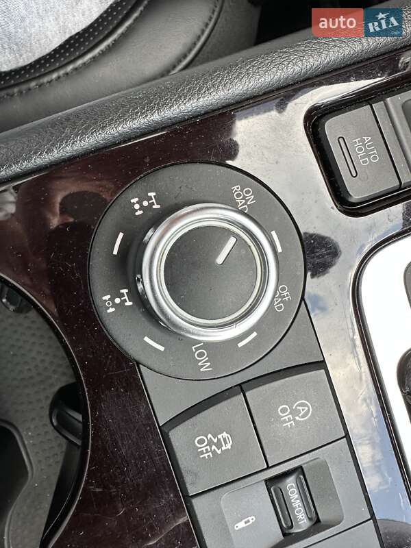 Позашляховик / Кросовер Volkswagen Touareg 2011 в Хмельницькому