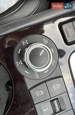 Внедорожник / Кроссовер Volkswagen Touareg 2011 в 