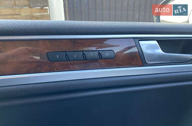 Позашляховик / Кросовер Volkswagen Touareg 2014 в 
