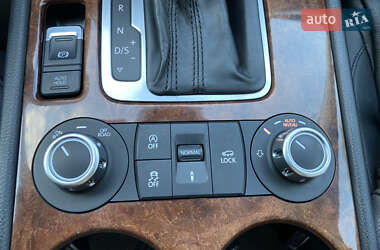 Позашляховик / Кросовер Volkswagen Touareg 2014 в 