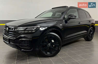 Внедорожник / Кроссовер Volkswagen Touareg 2022 в 