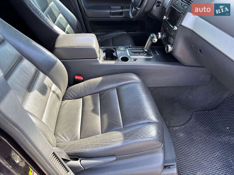 Позашляховик / Кросовер Volkswagen Touareg 2008 в Києві