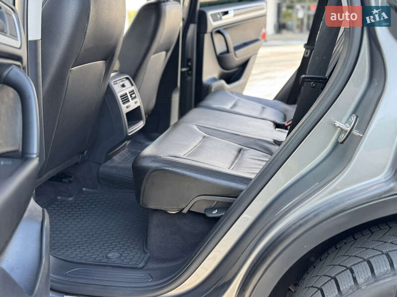 Внедорожник / Кроссовер Volkswagen Touareg 2011 в Тульчине