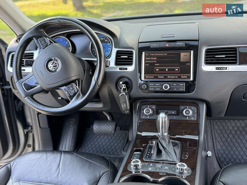Внедорожник / Кроссовер Volkswagen Touareg 2011 в Тульчине