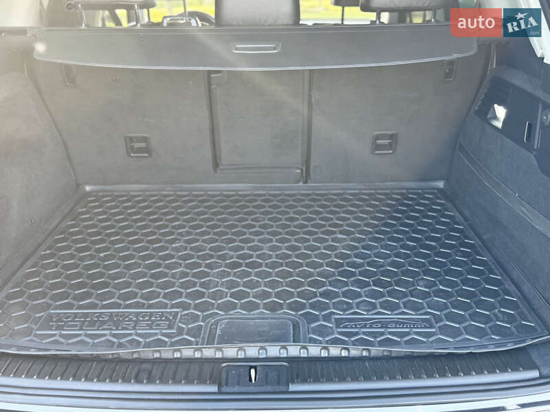 Внедорожник / Кроссовер Volkswagen Touareg 2011 в Тульчине