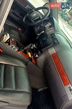 Внедорожник / Кроссовер Volkswagen Touareg 2006 в 