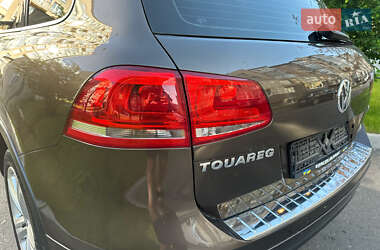 Внедорожник / Кроссовер Volkswagen Touareg 2011 в 