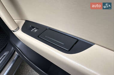 Внедорожник / Кроссовер Volkswagen Touareg 2011 в 
