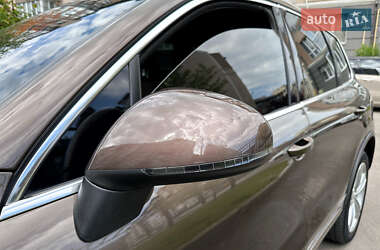Внедорожник / Кроссовер Volkswagen Touareg 2011 в 
