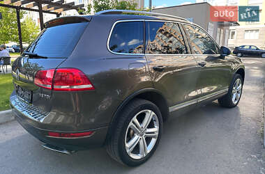 Внедорожник / Кроссовер Volkswagen Touareg 2011 в 
