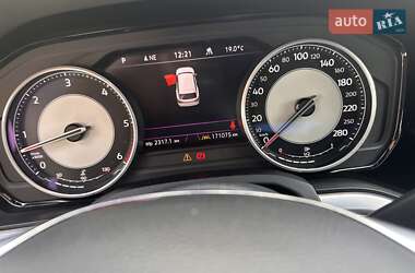 Внедорожник / Кроссовер Volkswagen Touareg 2018 в 