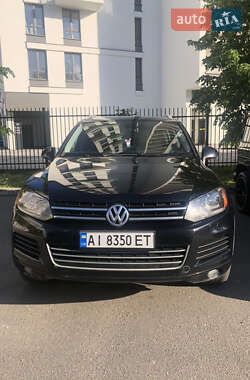 Внедорожник / Кроссовер Volkswagen Touareg 2012 в Киеве