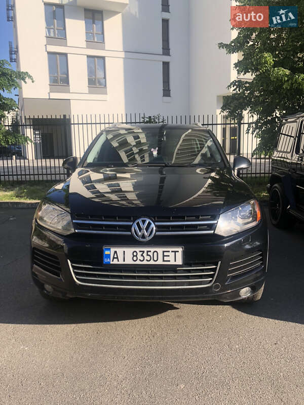 Внедорожник / Кроссовер Volkswagen Touareg 2012 в Киеве
